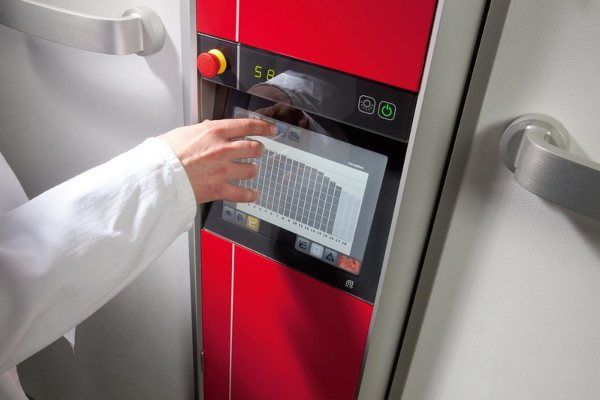 Managing eggshell temperature for optimal hatchability and chick quality