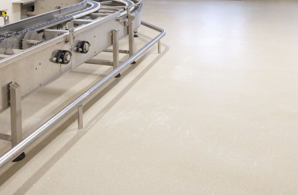 孵化场地板和排水系统